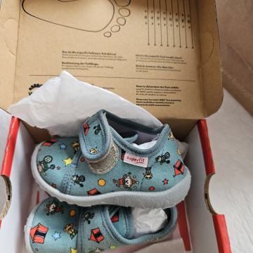 Prodam čevlje/copate številka 20,21,23