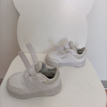 Prodam otroske superge Adidas