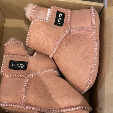 SNUGI, GAP škornji in OKAIDI copatki za dojenčka