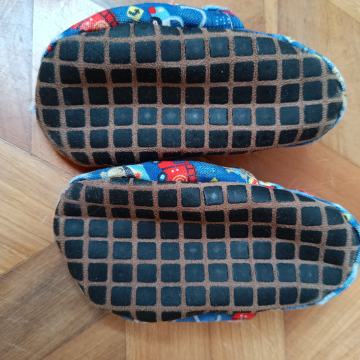 Snugi otroški copatki 9-12 m