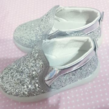 Srebrni bleščičasti čeveljčki za deklice