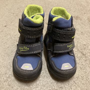 Super fit čevlji škornji