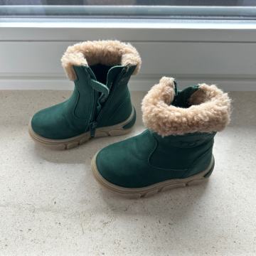 Zimski čevlji številka 20 NOVI (Ljubljana)