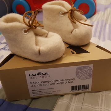 Naravni volneni copati za novorojenčke, čisto novi, nerabljeni, št 16-