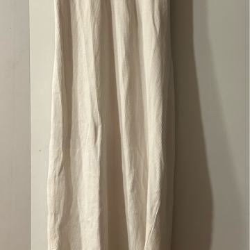 Bela rebrasta dolga obleka Zara