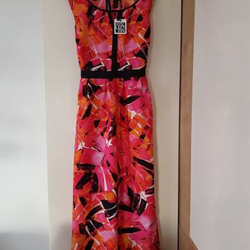 DEBENHAMS LONDON MAXI PISANA OBLEKA Z ETIKETO 38