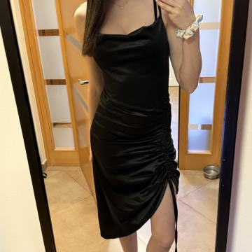 Elegantna črna obleka