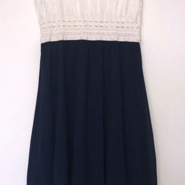 23. Obleka COLLOSEUM daljša, belo-temno modra, velikost S (45)