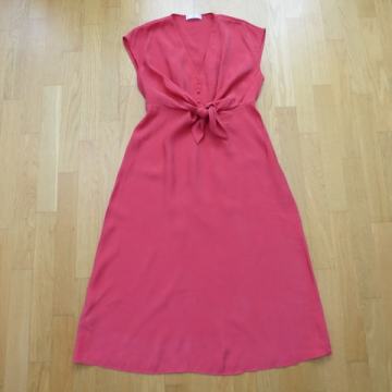 obleka velikosti M (DEJANSKA VELIKOST JE ŠT. 40) znamke MANGO