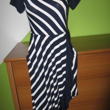 Obleka z asimetričnim robom, vel. 40