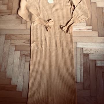 Nova pletena obleka v oker barvi