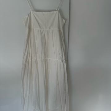 Poletna zenska obleka Mango st. M