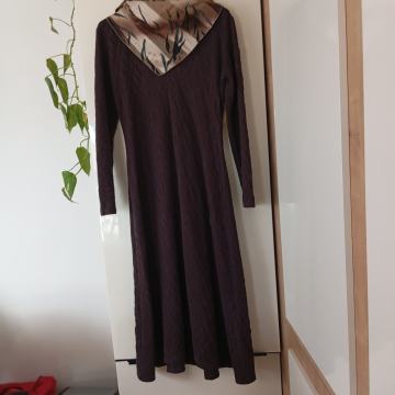 ZARA DOLGA RJAVA OBLEKA Z RUTO M