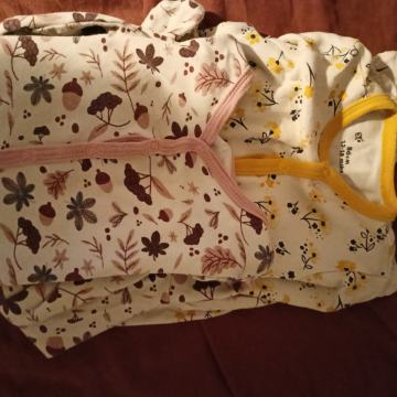 Pižami s stopali številka 80