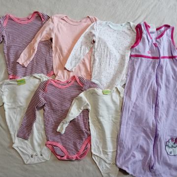 Prodam v kompletu bodije in sp.vreča (86/92-90)