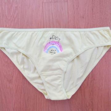 dekliške spodnje hlačke št. 158/164 (DEJANSKA VELIKOST JE ŠT. 152)