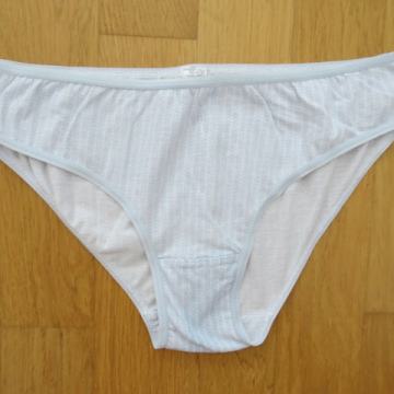 dekliške spodnje hlačke št. 158/164 (DEJANSKA VELIKOST JE ŠT. 152)