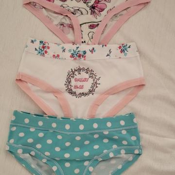 Dekliške spodnjice vel. 131/142