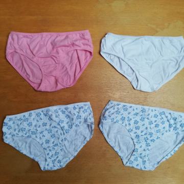 Nov komplet spodnjih hlačk 146