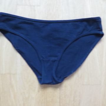 spodnje hlačke, hlače št. 158/164 (DEJANSKA VELIKOST JE ŠT. 152)