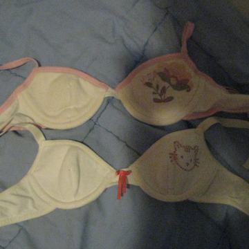 Otroški nedrček, vel 70A, 2KOM