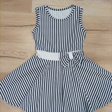 Nova dekliška oblekca 140