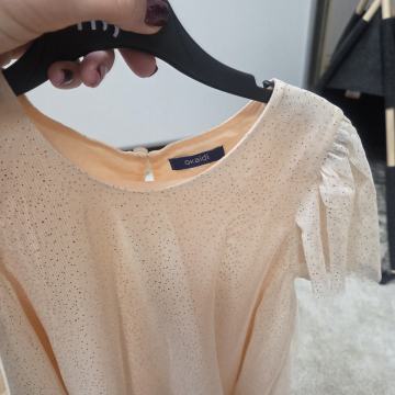 Svečana obleka z zlatimi detajli Okaidi + jopica