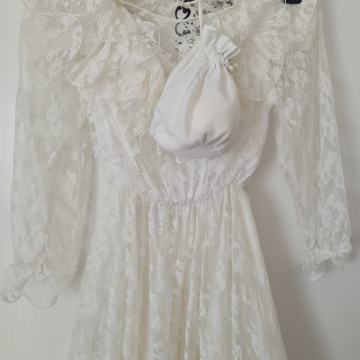 čipkasta bela obleka za prvo sveto obhajilo
