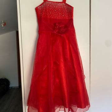 Svecana oblekca za 8 let