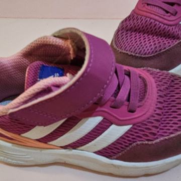 Adidaa superge, roza, stevilka 28