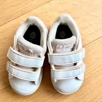 Adidas 21, teniske, superge št 21, beli