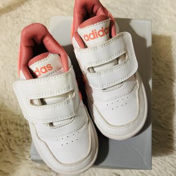 Adidas otroški čevlji št. 25