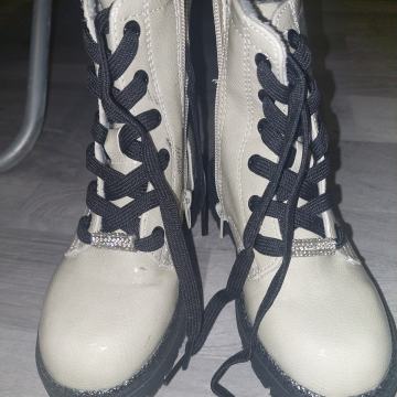 Čevlji za deklice,za jesen-zimo