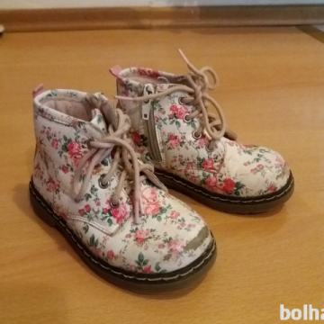 Čevlji dekliški št. 24