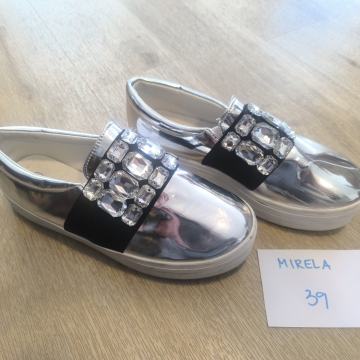 Čevlji Mirela 39