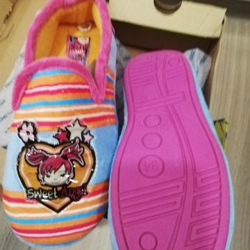 NOVI  topli nedrseči copati 34, čevlji športni 35, OBUTEV