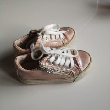 CICIBAN ČEVLJI ZA OTROKA 26 ŠTEVILKA/LEPO OHRANJENI