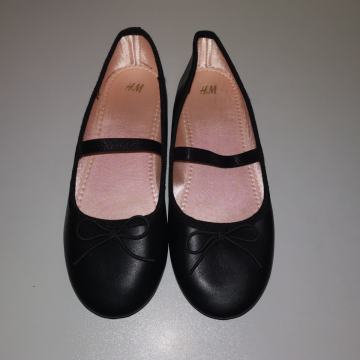 Črne balerinke, kot nove. obute le enkrat št. 33