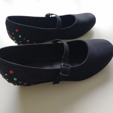 Črne balerinke, št. 33