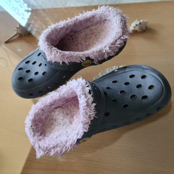 Crocsi topli.