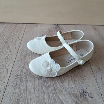 Dekliške balerinke št. 32