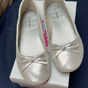 Dekliški čeveljčki Graceland velikost 34