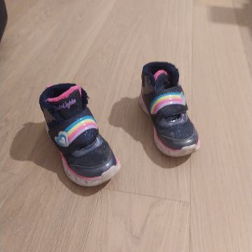 Dekliški čeveljčki