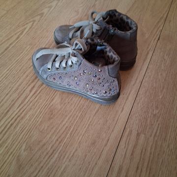 Dekliški  čeveljčki št.27.