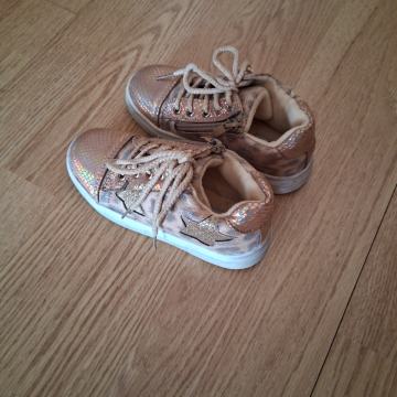 Dekliški čeveljčki.št.28.