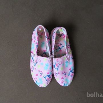 dekliški čevlji, balerinke št. 30