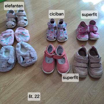 Dekliški čevlji št. 22