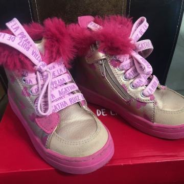 otroški dekliški čevlji št 24 in 25- Agata...Prada