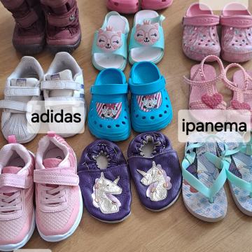 Dekliški čevlji št. 24