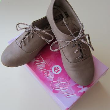 Dekliški čevlji št. 31
